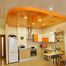 İki tonlu germe tavanlar: türleri, kombinasyonları, tasarımı, iki rengin yapışma şekilleri, iç mekanda fotoğraf-5