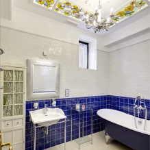 תקרה בחדר האמבטיה: סוגי גימורים לפי חומר, מבנה, צבע, עיצוב, תאורה -1