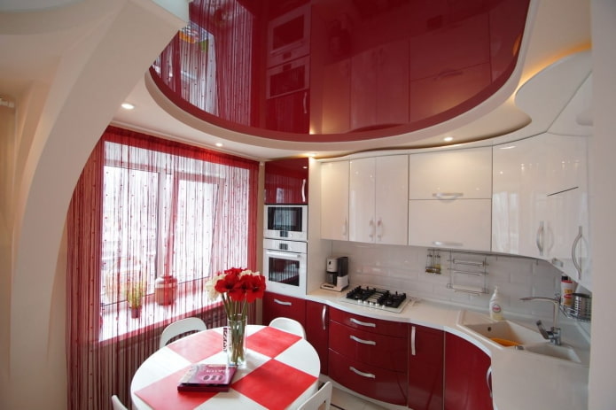 Mutfakta tavan tavan seçenekleri: tasarım türleri, renk, tasarım, aydınlatma, kıvırcık şekiller
