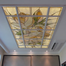 Plafonds en verre teinté: types de dessins, formes, motifs, vitrail avec éclairage-5