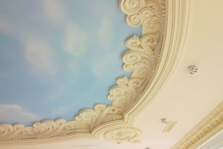 Moulure en stuc au plafond: types de matériaux, design, options d'agencement pour la décoration en stuc