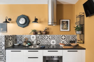 Sienu dekors virtuvē: sienas rotājumu veidi, dizains ēdamistabas zonā, stūra dekors, akcenta siena