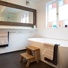 Le choix des miroirs dans la salle de bain: types, formes, décor, couleur, options avec un motif, rétro-éclairage-2