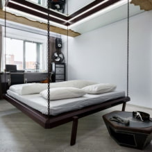 Wiszące łóżko we wnętrzu: rodzaje, kształty, wzornictwo, podświetlane opcje-6