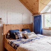 Drewniane łóżka: zdjęcia, rodzaje, kolor, design (rzeźbione, antyczne, z miękkim zagłówkiem itp.) - 8