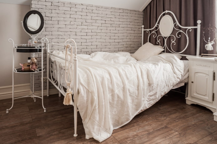 Πλαστά κρεβάτια: φωτογραφίες, τύποι, χρώμα, σχέδιο, κεφαλάρι με στοιχεία σφυρηλάτησης