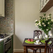 Jedálenský stôl pre malú kuchyňu: výhľady, dizajn, tvary, usporiadanie v izbe-7