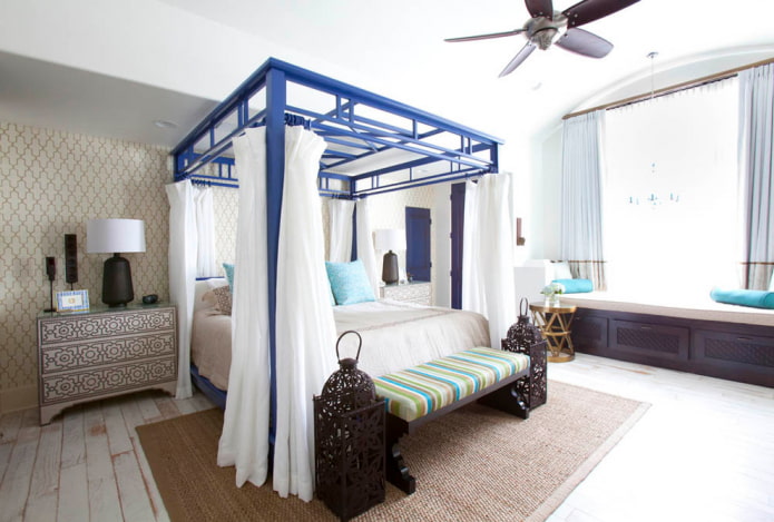 Nelijulisteinen sänky: tyypit, kankaan valinta, muotoilu, tyylit, esimerkit makuuhuoneessa ja lastentarhassa