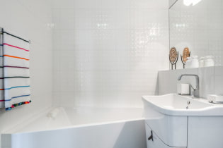 กระเบื้องสีขาวในห้องน้ำ: การออกแบบรูปร่างการผสมสีตัวเลือกเค้าโครงสียาแนว