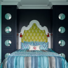 Hovedet af sengen til soveværelset: fotos i det indre, typer, materialer, farver, former, indretning -5