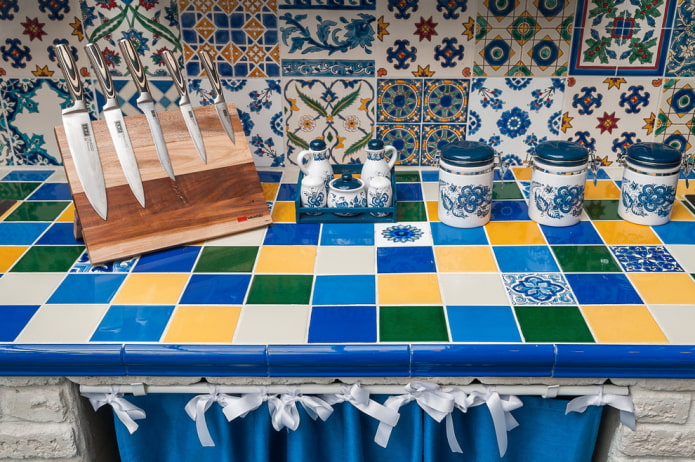 Encimera de azulejos: foto en la cocina, baño, colores, diseño, estilos