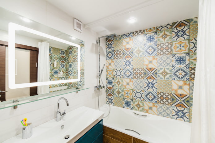 Azulejos para um banheiro pequeno: a escolha do tamanho, cor, design, forma, layout