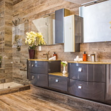 Fából készült csempe a fürdőszobában: kialakítás, típusok, kombinációk, színek, az elülső és elrendezési lehetőségek-3