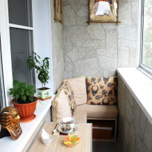 Décoration de balcon avec pierre décorative: types de texture, design, options de décoration, combinaisons-8