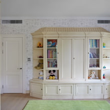 Garderob i barnkammaren: typer, material, färg, design, layout, exempel i interiören-2