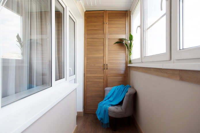Wardrobe for a balcony and a loggia: types, colors, materials, layout and filling options