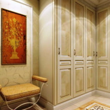 Γωνιακή ντουλάπα στο διάδρομο: τύποι, υλικά, χρώματα, σχέδιο και σχήματα, εσωτερική γέμιση-8