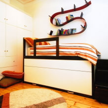Rak di atas katil: reka bentuk, warna, jenis, bahan, pilihan susun atur-4