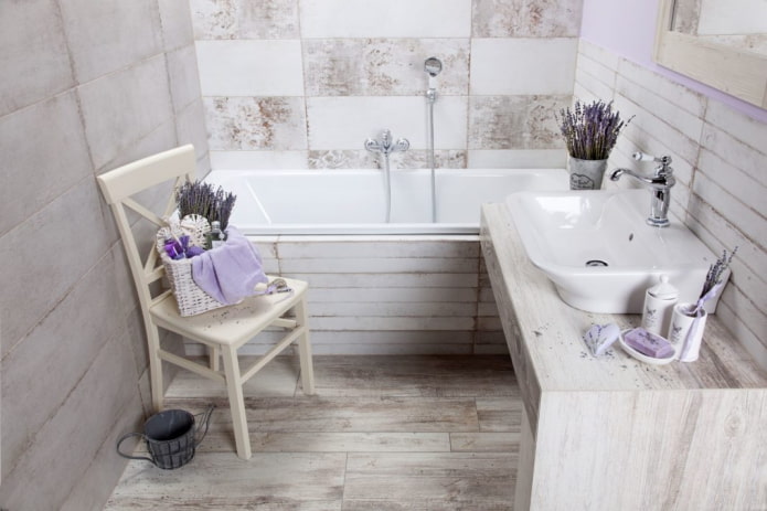 Bilik mandi gaya Provence: pilihan paip, perabot, hiasan, lampu