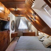 Çatı katı yatak odası: imar ve düzen, renk, stiller, dekorasyon, mobilya ve perdeler-0