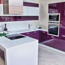 Violetti keittiö: väriyhdistelmät, verhojen valinta, koriste, taustakuva, huonekalut, valaistus ja sisustus-0