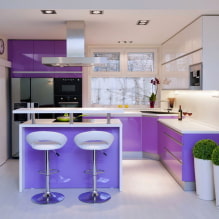 Violetti keittiö: väriyhdistelmät, verhojen valinta, koriste, taustakuva, huonekalut, valaistus ja sisustus-8
