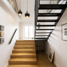 Escalier au deuxième étage dans une maison privée: types, formes, matériaux, décoration, couleur, styles-4