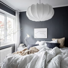 Melnbalta guļamistaba: dizaina iezīmes, mēbeļu un dekoru izvēle