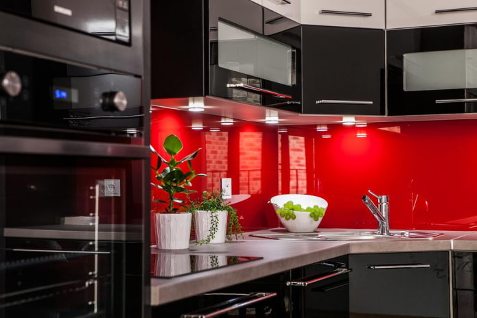 Rødt og sort køkken: kombinationer, valg af stil, møbler, tapet og gardiner