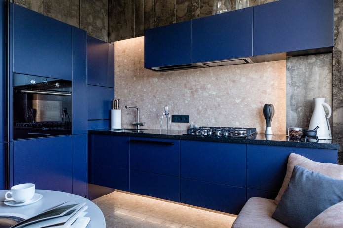 Sininen keittiö: suunnitteluvaihtoehdot, väriyhdistelmät, oikeat valokuvat