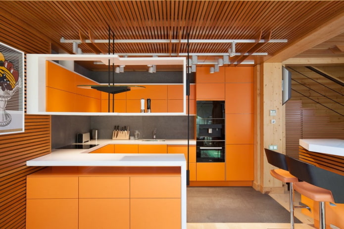 İç mekanda turuncu mutfak: tasarım özellikleri, kombinasyonlar, perde ve duvar kağıtları seçimi