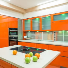 Cozinha laranja no interior: características de design, combinações, escolha de cortinas e papéis de parede-1