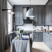 Cucina grigia negli interni: esempi di design, combinazione, scelta di finiture e tende-7