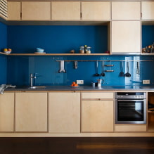 Szklany fartuch do kuchni: zdjęcia we wnętrzu, design, cechy do wyboru-1