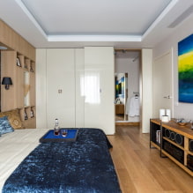Šatníková skriňa v spálni: možnosti ubytovania, foto v interiéri-0