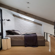 Dormitori estret: fotos a l'interior, exemples de disseny, com organitzar un llit-3