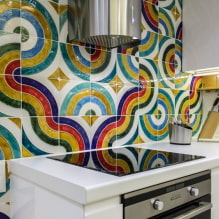 Um avental de azulejos na cozinha: dicas para escolher, desenhar, fotografar no interior-7