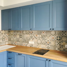 Un delantal de azulejos en la cocina: consejos para elegir, diseño, foto en el interior-8
