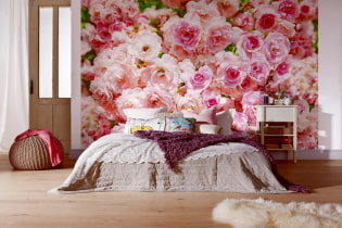 Papier peint avec des fleurs à l'intérieur: décoration murale vivante dans votre appartement