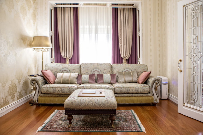 Interior de la sala d'estar clàssica: fotos i idees actuals