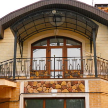 Balkong i ett privat hus: utsikt, dekor och design (50 foton) -0