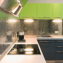 ห้องครัวพร้อมกระเบื้องเคลือบสลับสี: การออกแบบและเสร็จสิ้น -5