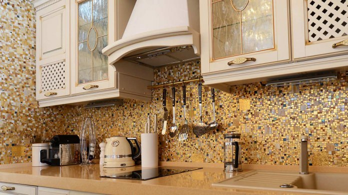 Kuchyne s mozaikami: dizajn a povrchová úprava