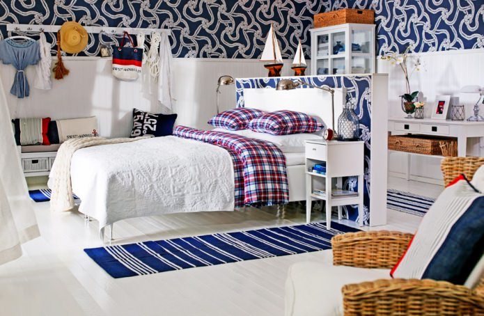 Deniz tarzı iç tasarım yatak odası