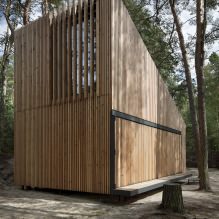 Reka bentuk moden sebuah rumah persendirian kecil di hutan-5
